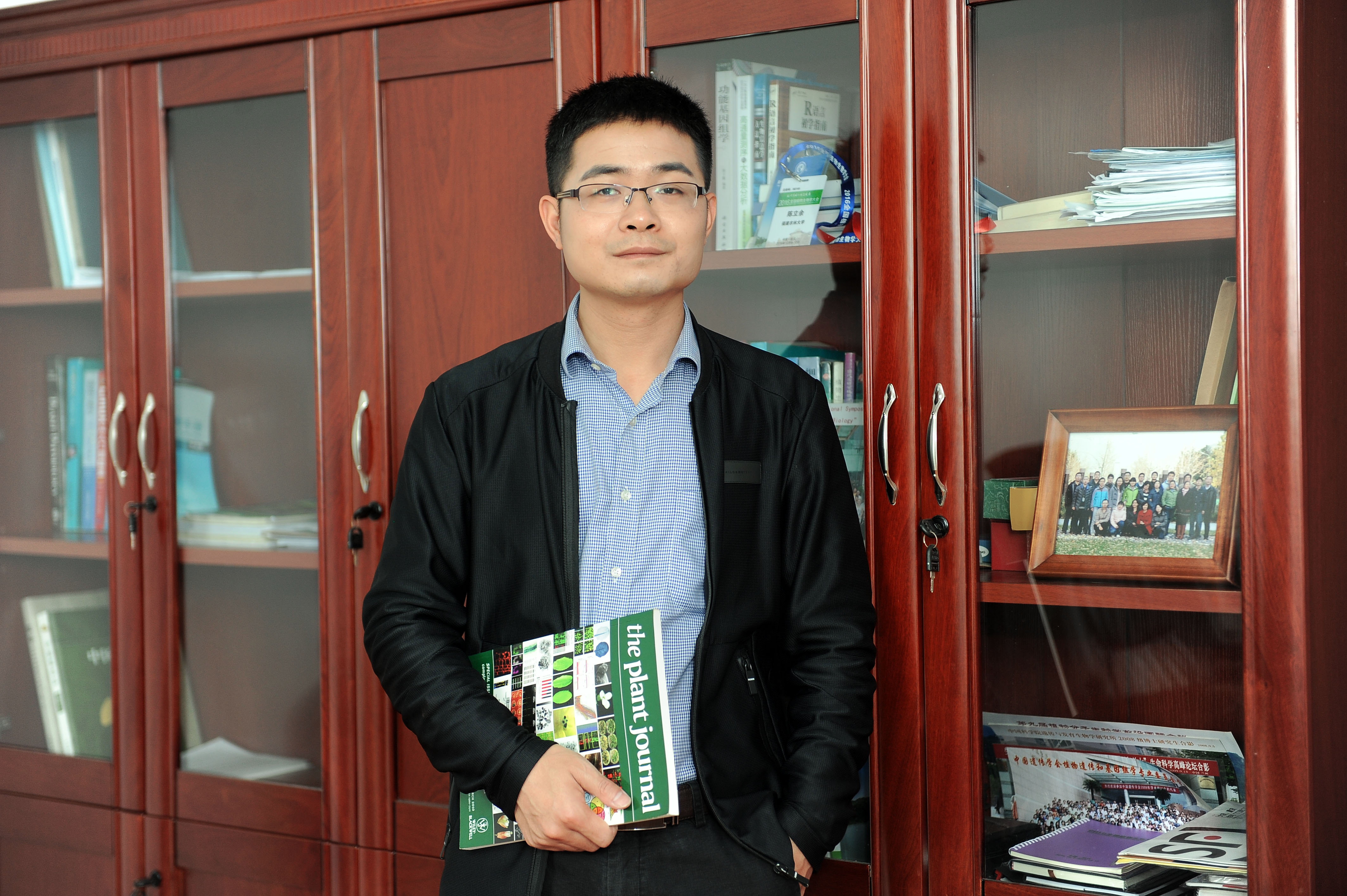 云博app官方在线入口创新论坛第一千四百二十七讲：探索植物生殖与驯化的秘密—从模式植物到水果作物